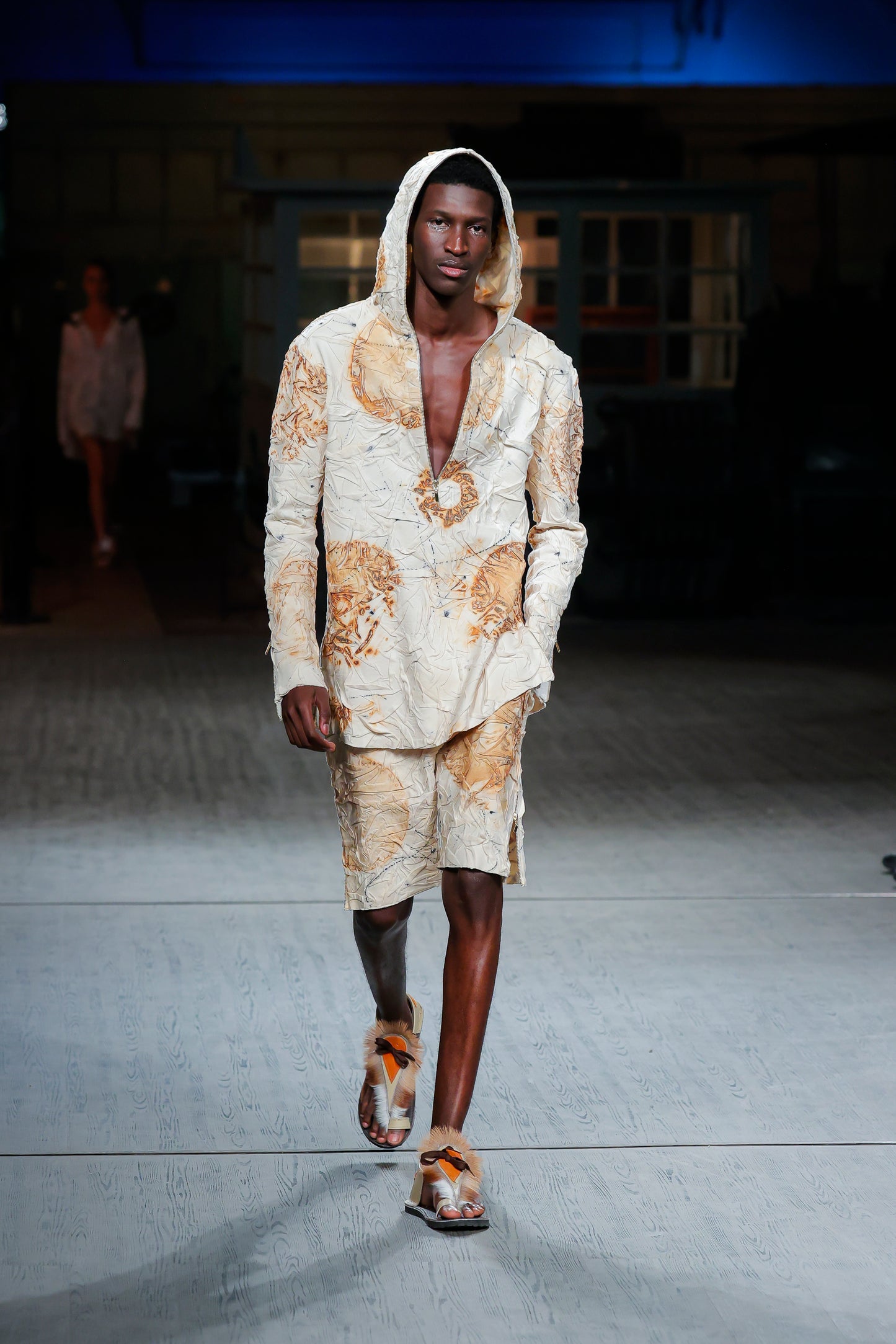 The CREASE ME HOODED SHORTS-SET